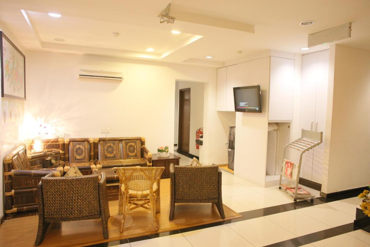 N K Hotel Muar Exterior foto
