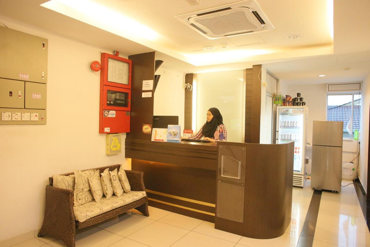 N K Hotel Muar Exterior foto